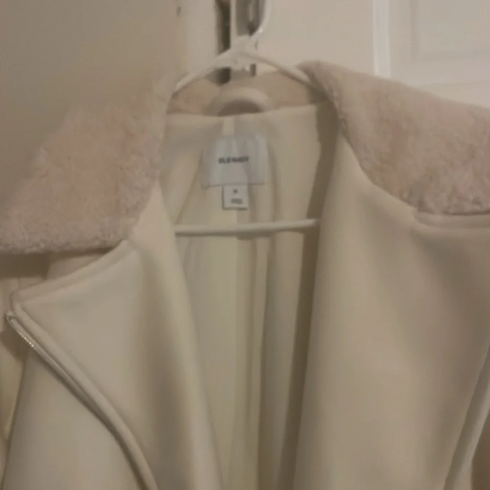 Beautiful white jacket - Picture 2 of 5